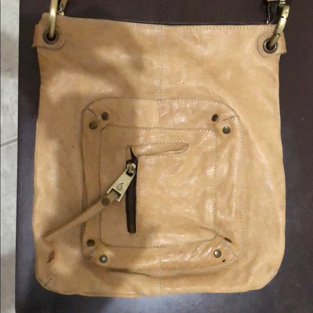 Crossbag, leather, camel. Used.